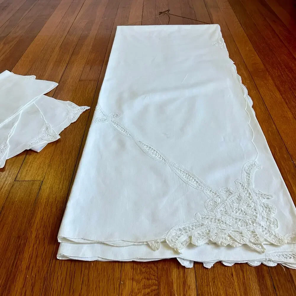 Vintage White 100% Cotton Battenberg Lace Tablecloth with 4 Matching Napkins